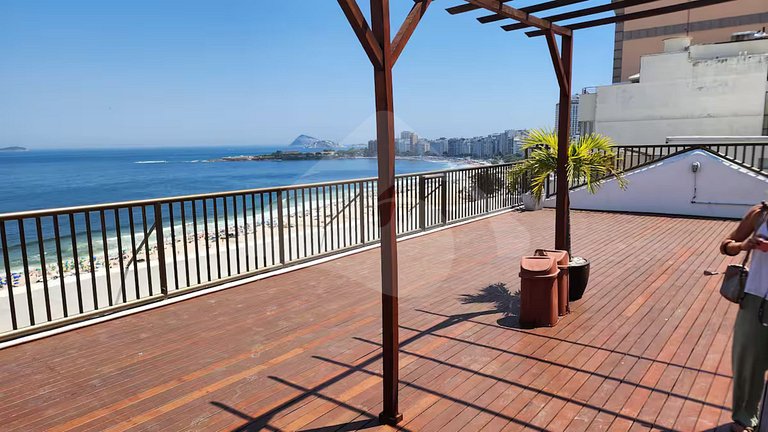 A Pie de Playa: Amplio y Reformado en Copacabana