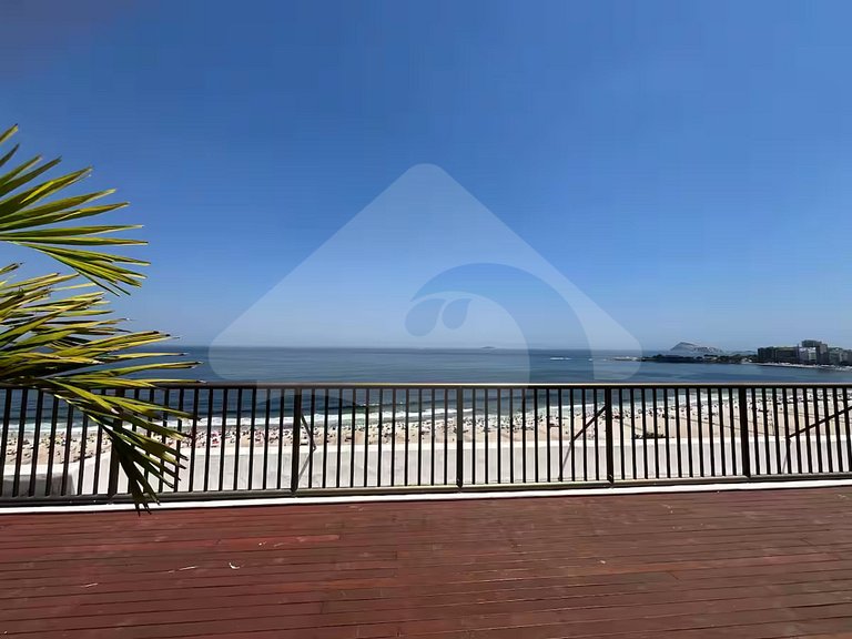 Pé na Areia: Amplo e Reformado na Praia de Copa
