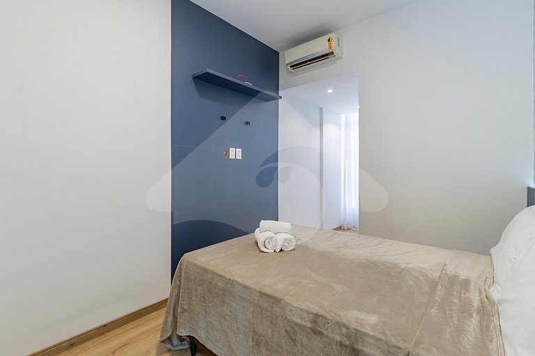 2 min from Copacabana Beach | Spacious & Renovated