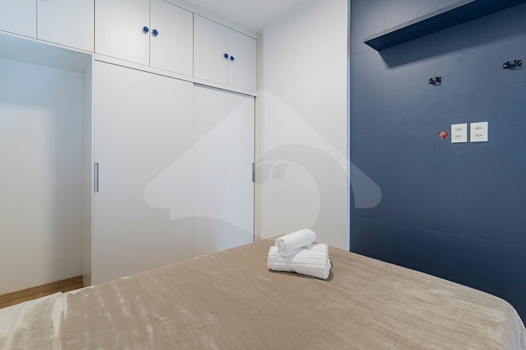 2 min from Copacabana Beach | Spacious & Renovated
