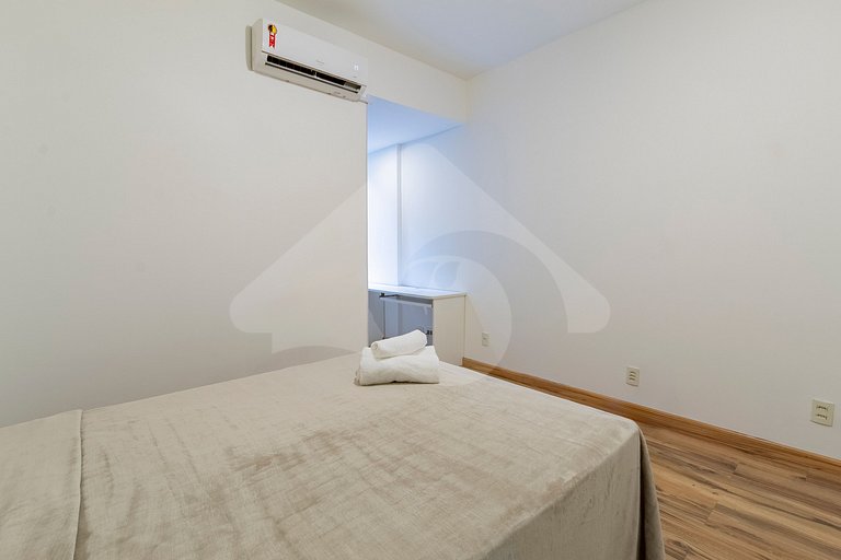 2 min from Copacabana Beach | Spacious & Renovated