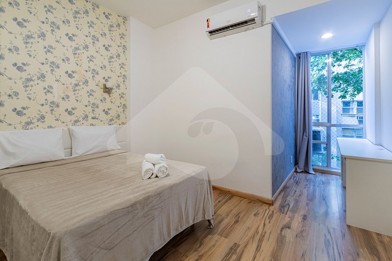 2 min from Copacabana Beach | Spacious & Renovated
