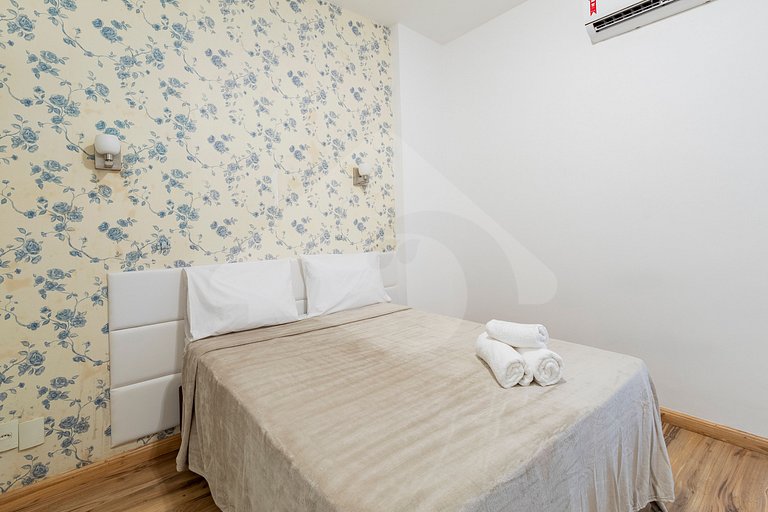 2 min from Copacabana Beach | Spacious & Renovated