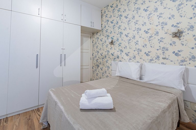 2 min from Copacabana Beach | Spacious & Renovated