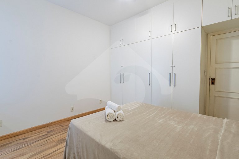 2 min from Copacabana Beach | Spacious & Renovated