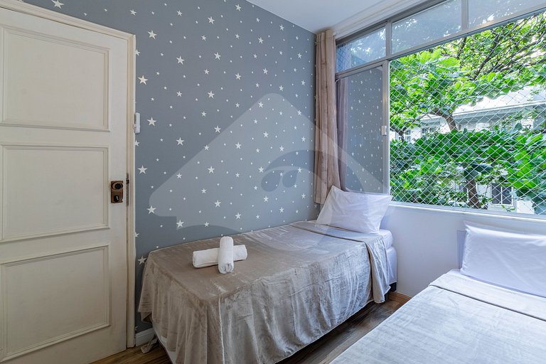 2 min from Copacabana Beach | Spacious & Renovated