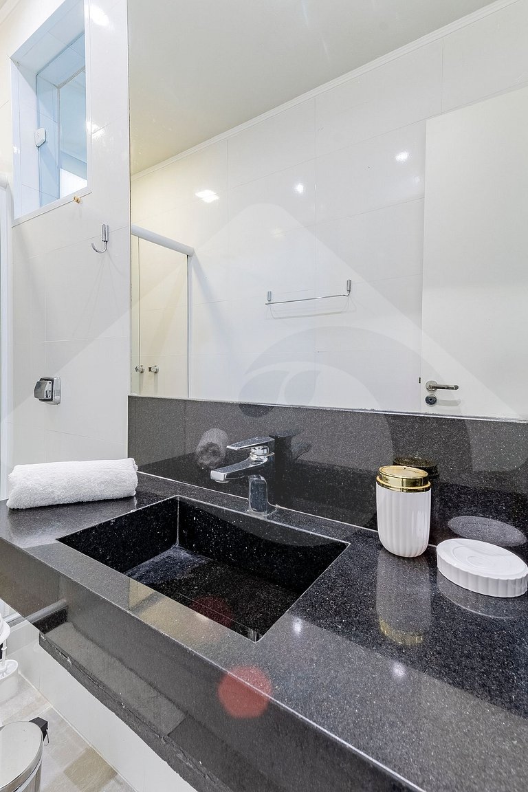 2 min from Copacabana Beach | Spacious & Renovated