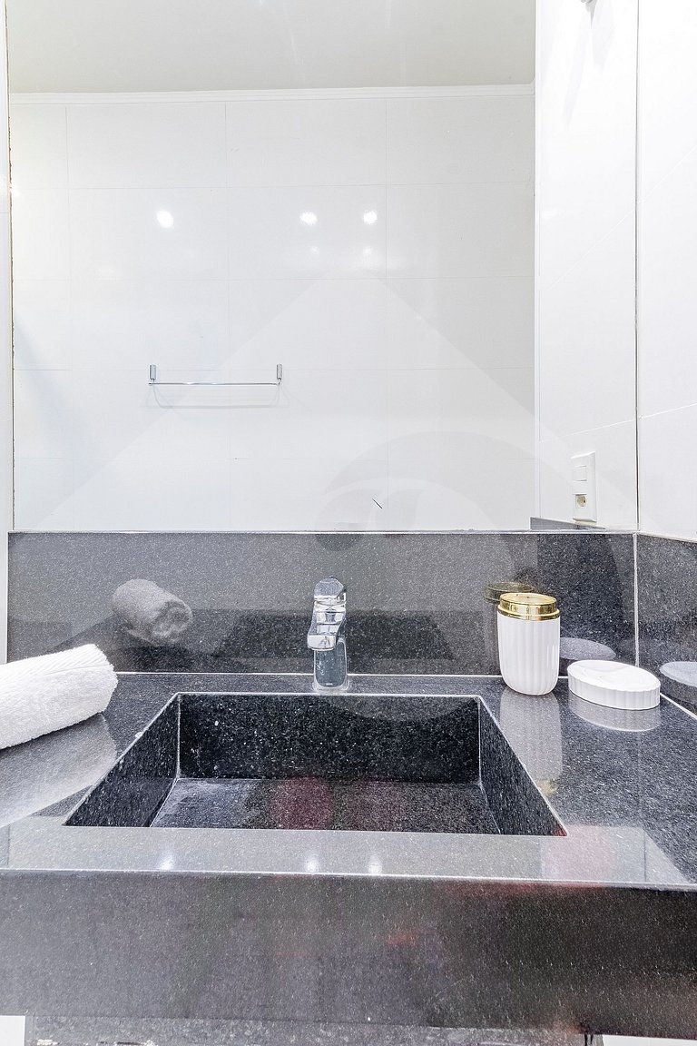 2 min from Copacabana Beach | Spacious & Renovated