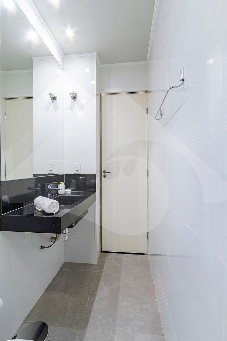 2 min from Copacabana Beach | Spacious & Renovated