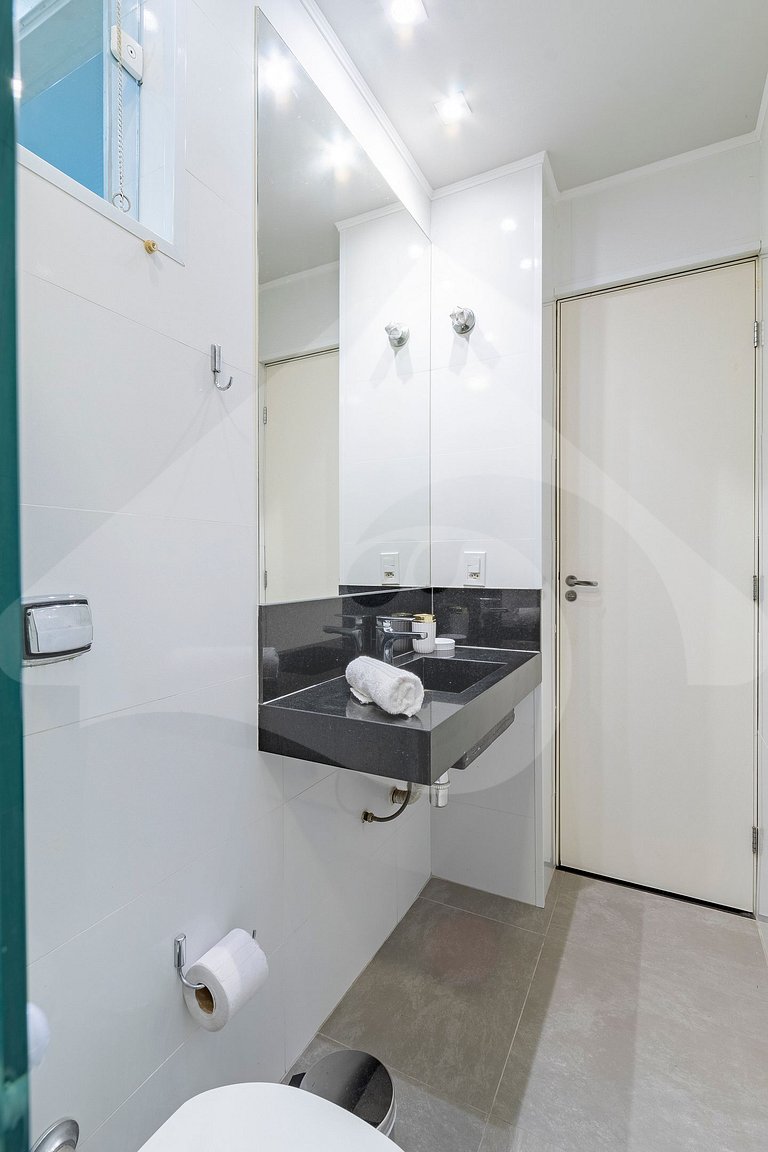 2 min from Copacabana Beach | Spacious & Renovated