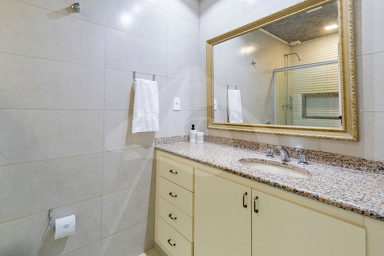 2 min from Copacabana Beach | Spacious & Renovated