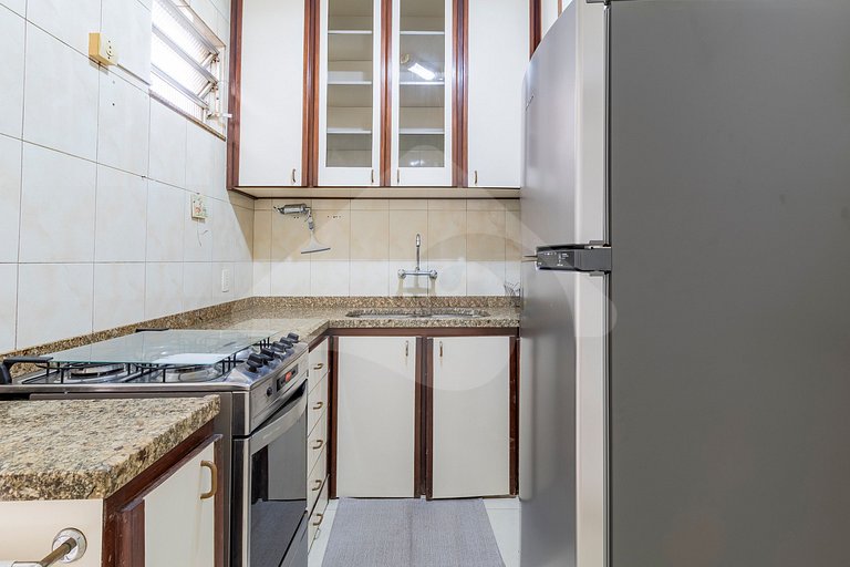 2 min from Copacabana Beach | Spacious & Renovated