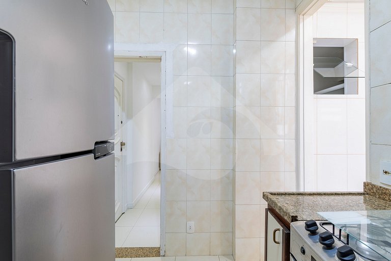 2 min from Copacabana Beach | Spacious & Renovated