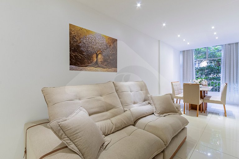 2 min from Copacabana Beach | Spacious & Renovated