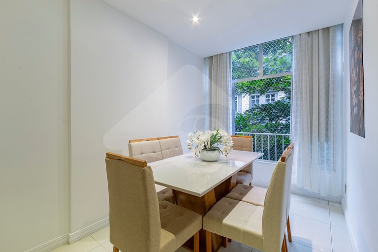 2 min from Copacabana Beach | Spacious & Renovated