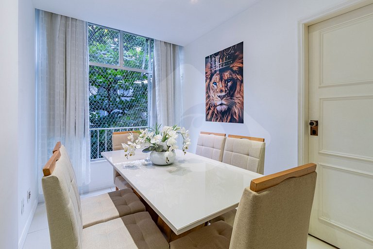 2 min from Copacabana Beach | Spacious & Renovated