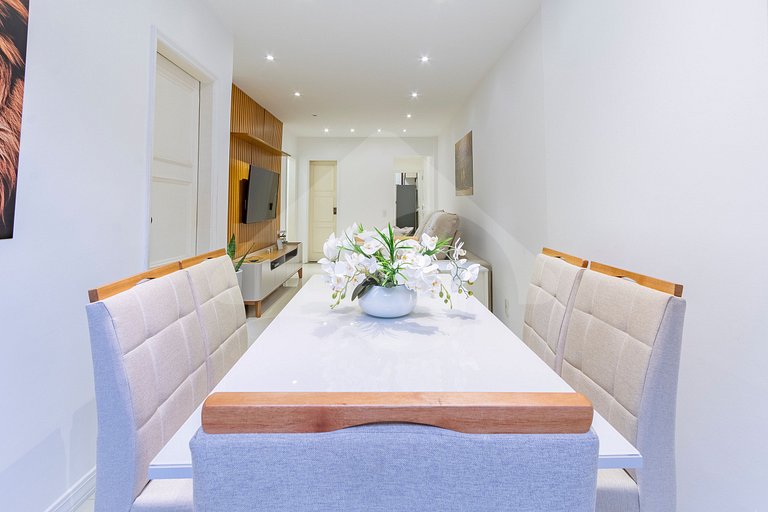 2 min from Copacabana Beach | Spacious & Renovated