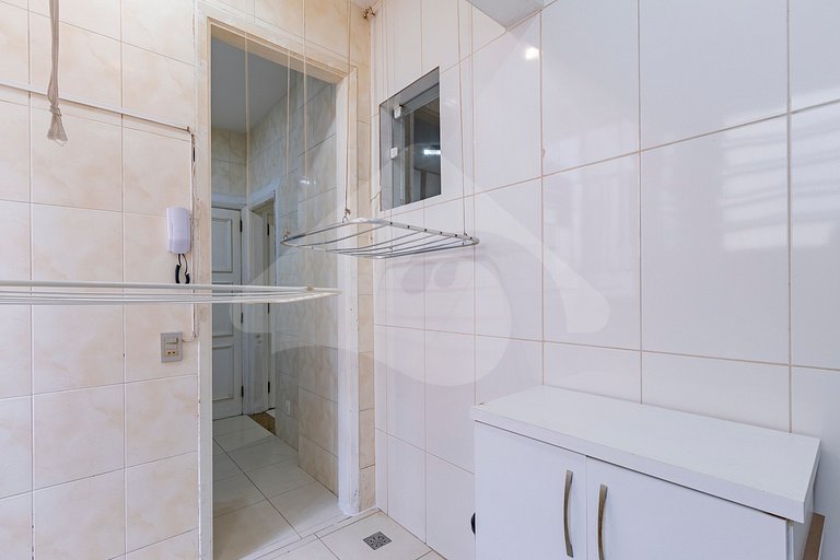 2 min from Copacabana Beach | Spacious & Renovated