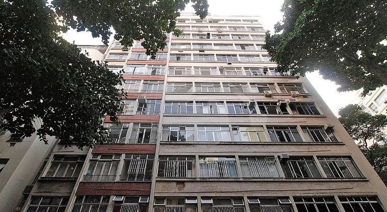 2 min from Copacabana Beach | Spacious & Renovated