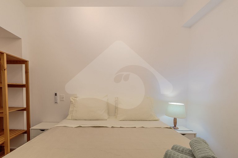 Beachfront: Spacious & Renovated in Copacabana