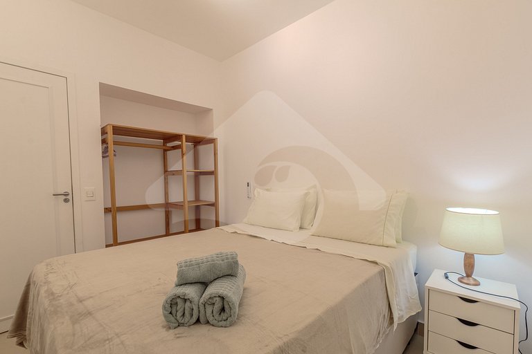 Beachfront: Spacious & Renovated in Copacabana