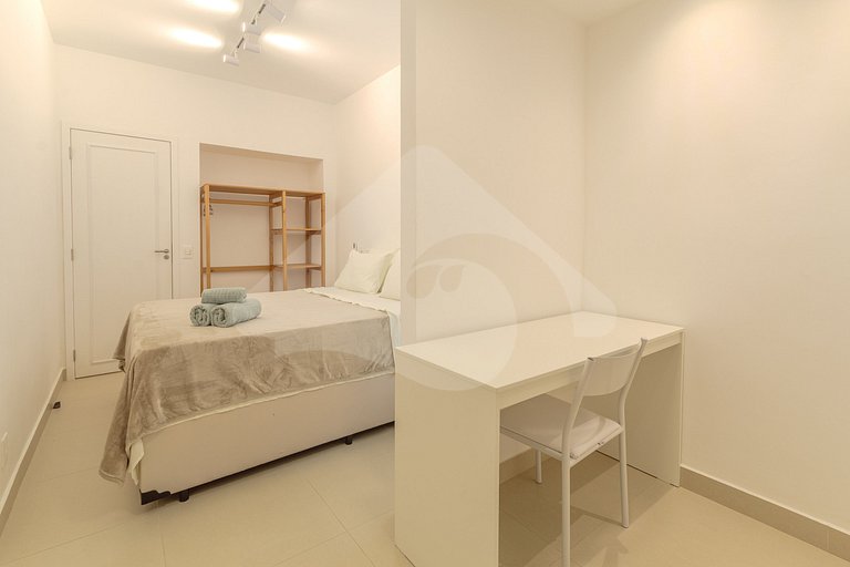 Beachfront: Spacious & Renovated in Copacabana