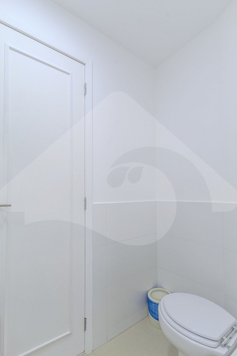 Beachfront: Spacious & Renovated in Copacabana