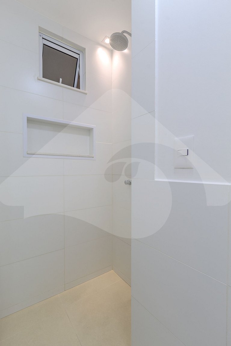 Beachfront: Spacious & Renovated in Copacabana