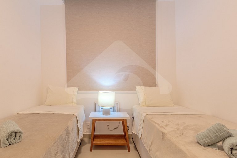 Beachfront: Spacious & Renovated in Copacabana