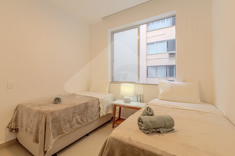 Beachfront: Spacious & Renovated in Copacabana