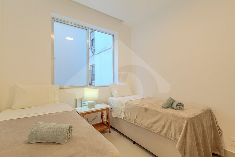 Beachfront: Spacious & Renovated in Copacabana