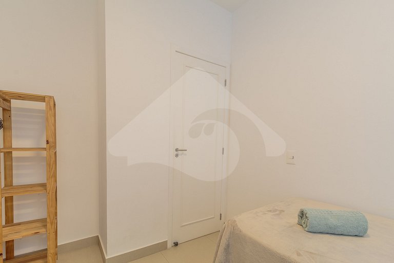 A Pie de Playa: Amplio y Reformado en Copacabana