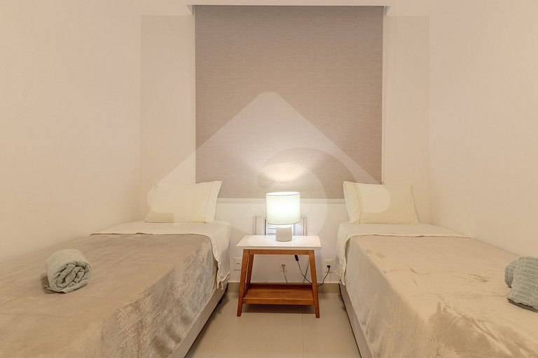 Beachfront: Spacious & Renovated in Copacabana