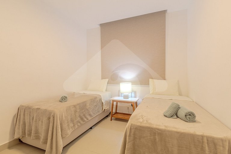 Beachfront: Spacious & Renovated in Copacabana