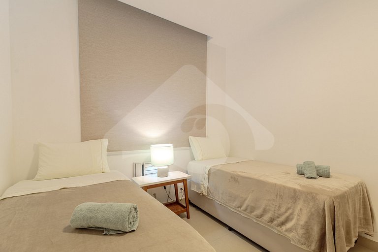 Beachfront: Spacious & Renovated in Copacabana