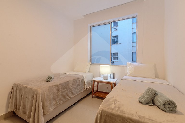 Beachfront: Spacious & Renovated in Copacabana