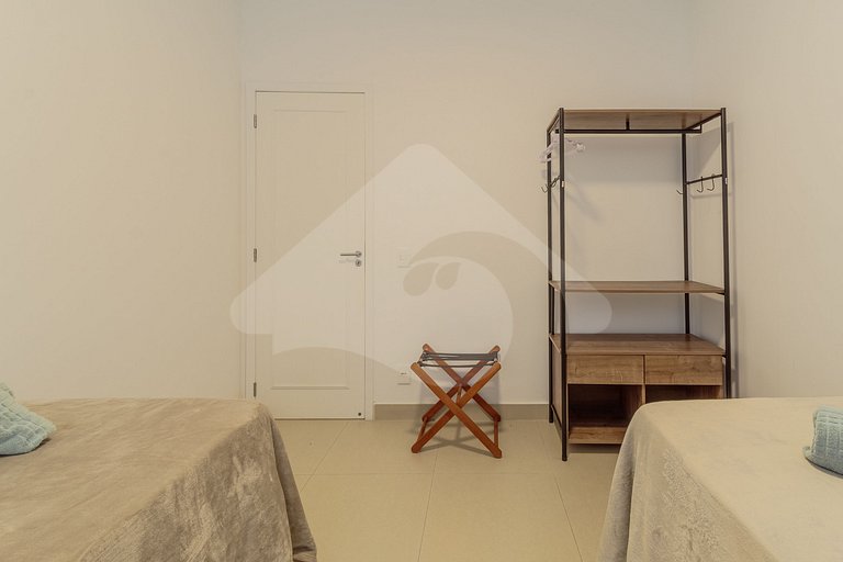 Beachfront: Spacious & Renovated in Copacabana
