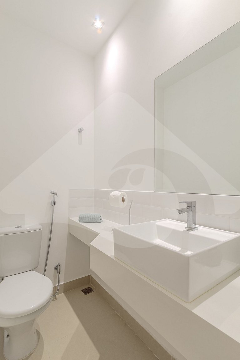 Beachfront: Spacious & Renovated in Copacabana