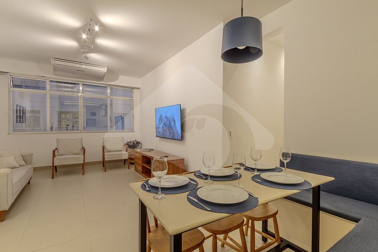 Beachfront: Spacious & Renovated in Copacabana