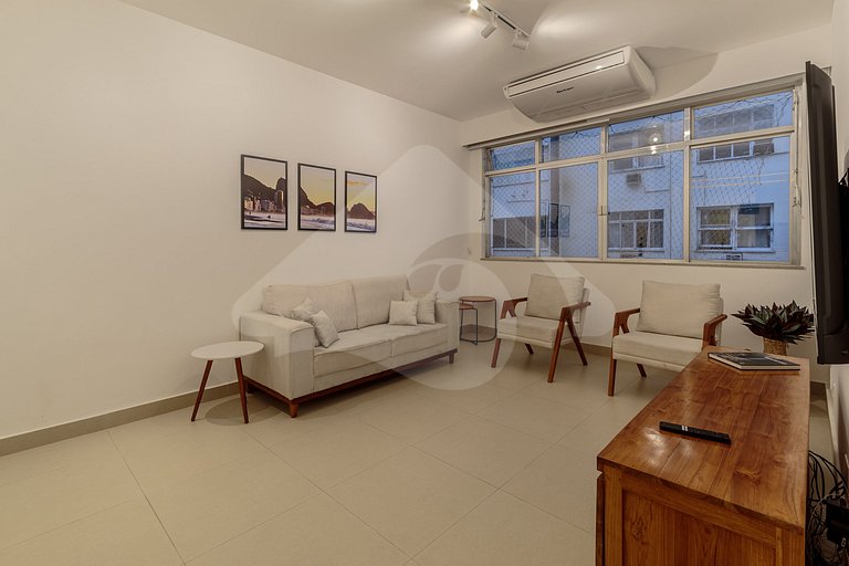 Beachfront: Spacious & Renovated in Copacabana