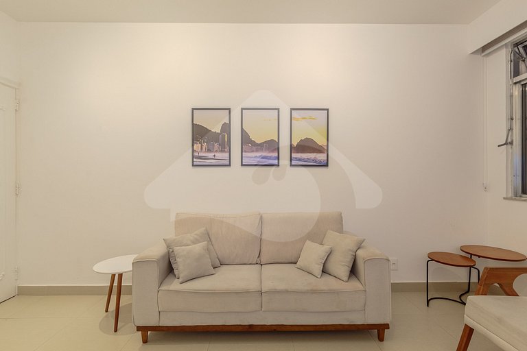 Beachfront: Spacious & Renovated in Copacabana