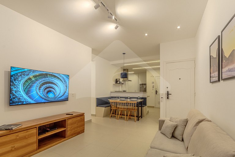Beachfront: Spacious & Renovated in Copacabana