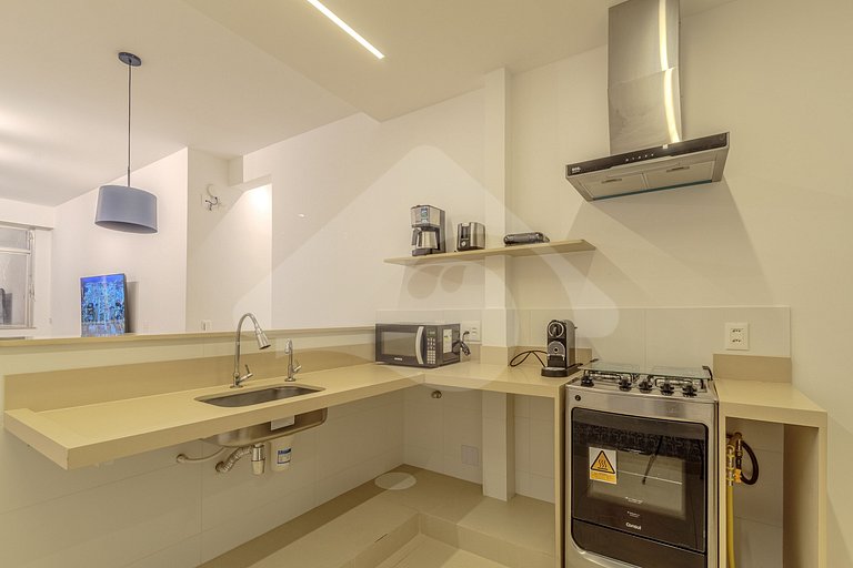 Beachfront: Spacious & Renovated in Copacabana