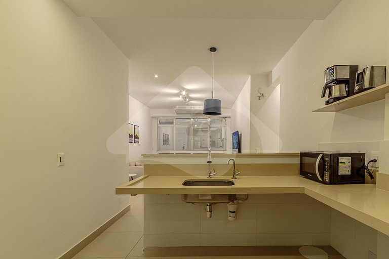 Beachfront: Spacious & Renovated in Copacabana