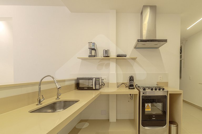 Beachfront: Spacious & Renovated in Copacabana