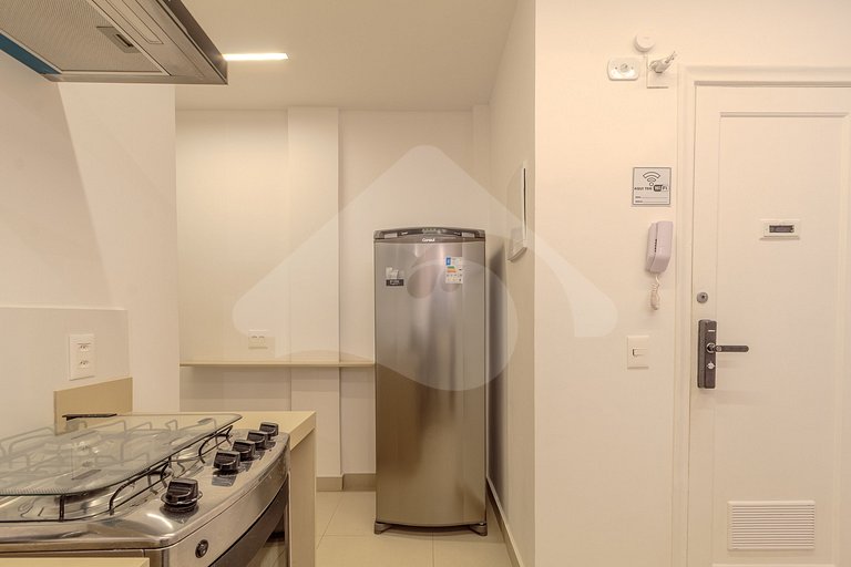Beachfront: Spacious & Renovated in Copacabana