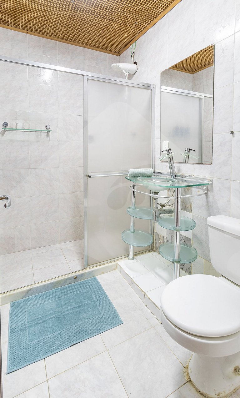 Copacabana Beachfront: Basic & Functional