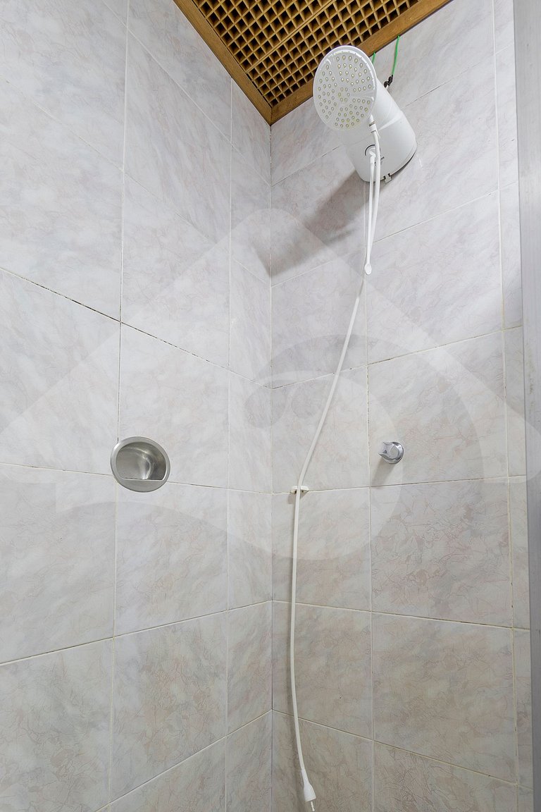 Copacabana Beachfront: Basic & Functional