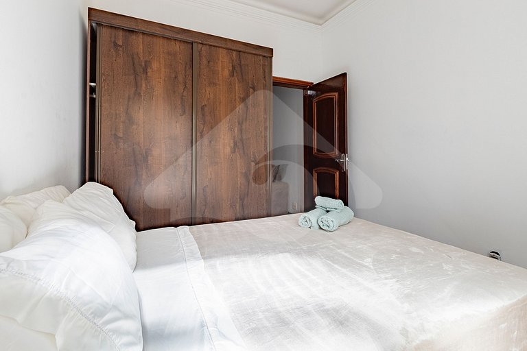Copacabana Beachfront: Basic & Functional
