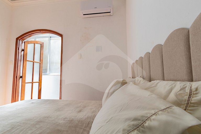 Copacabana Beachfront: Basic & Functional